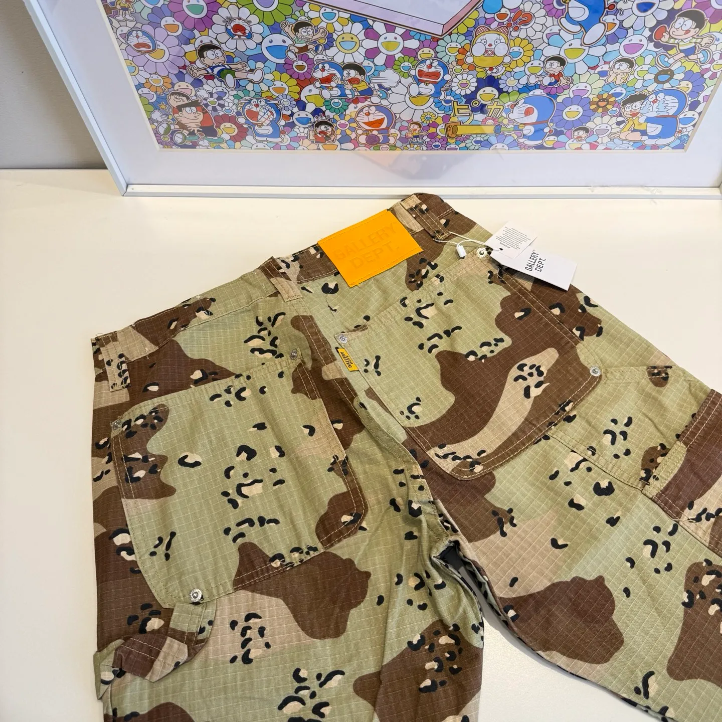 P240 model number: D453 GALLERY DEPT. ss25 limited camouflage splicing printed bootcut jeans Size: 28, 30, 32, 34, 36 (S-XXL) Color: Camouflage yellow Size reference: Pants length 100 102 104 106 106 Waist 72 76 80 84 88 Recommended weight S (about 110 pounds) M (about 120 pounds) L (about 140 pounds) XL (about 165 pounds) XXL (about 185 pounds)